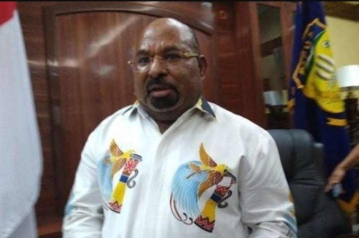 Meski Jadi Tersangka KPK, Lukas Enembe Tetap Dilantik Jadi Kepala Suku Besar di Papua